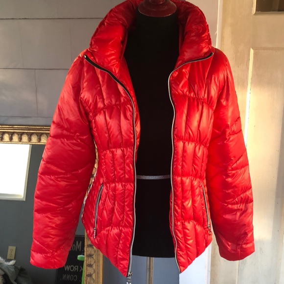 Guess Jackets & Blazers - NWOT Guess puffer jacket